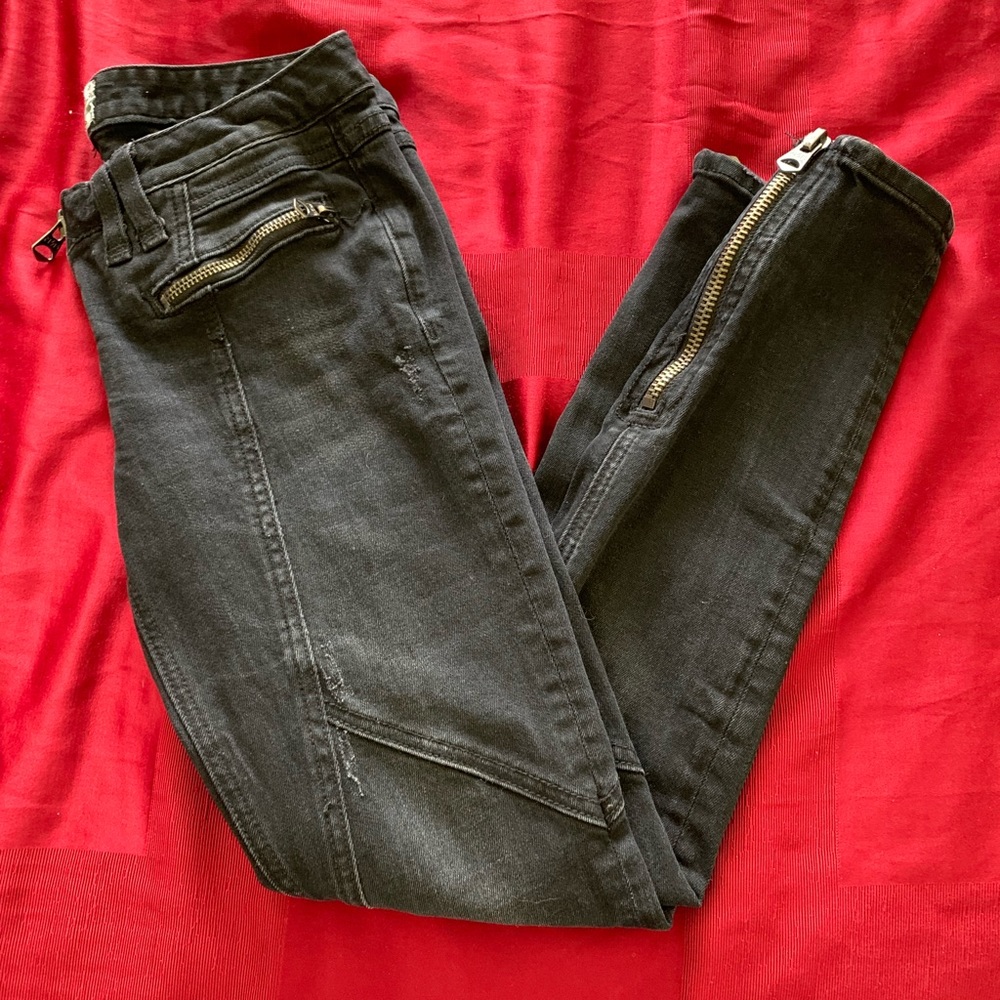 Black zip leggings